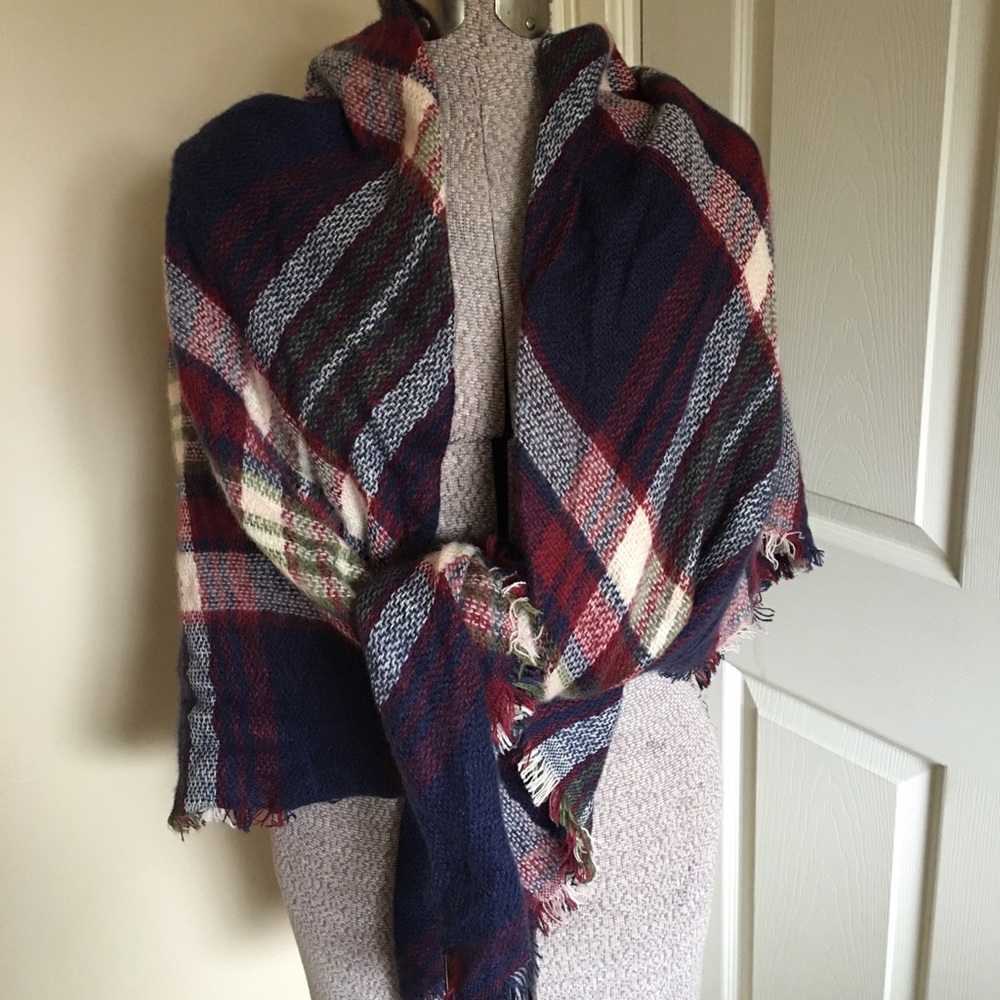 NWT Twig & Arrow Shawl
